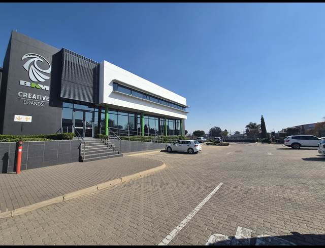 3,137M² WAREHOUSE TO LET IN ALLANDALE