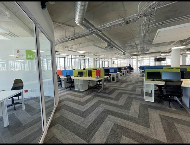 1,135M² OFFICE TO LET IN CENTURY CITY