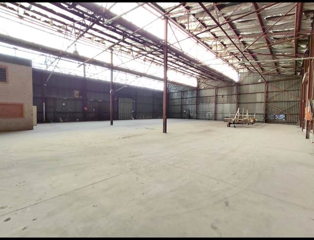 1,100M² WAREHOUSE TO LET IN CLAYVILLE