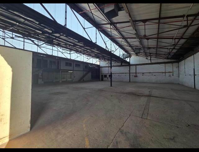 1,072M² WAREHOUSE TO LET IN BURBREEZE