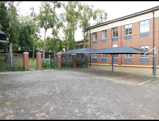 1,850M² OFFICE TO LET IN LYME PARK