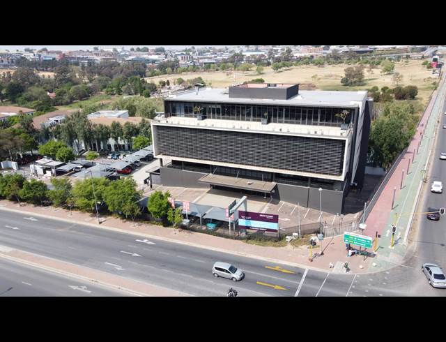 1,388M² OFFICE TO LET IN SANDTON CENTRAL