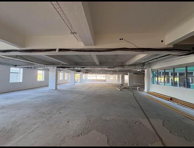 2,402M² OFFICE TO LET IN FORESHORE