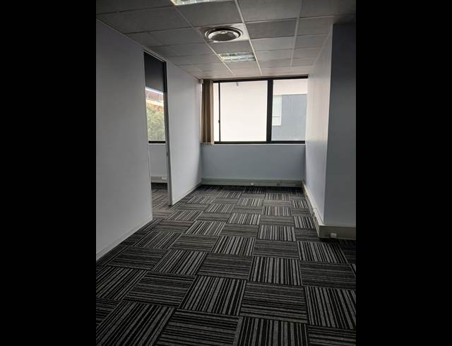 175.32M² OFFICE TO LET IN WESTVILLE