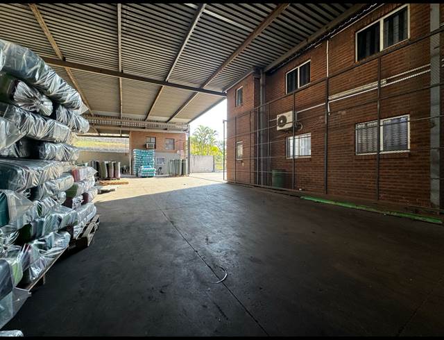 2,250M² WAREHOUSE TO LET IN PHOENIX INDUSTRIAL