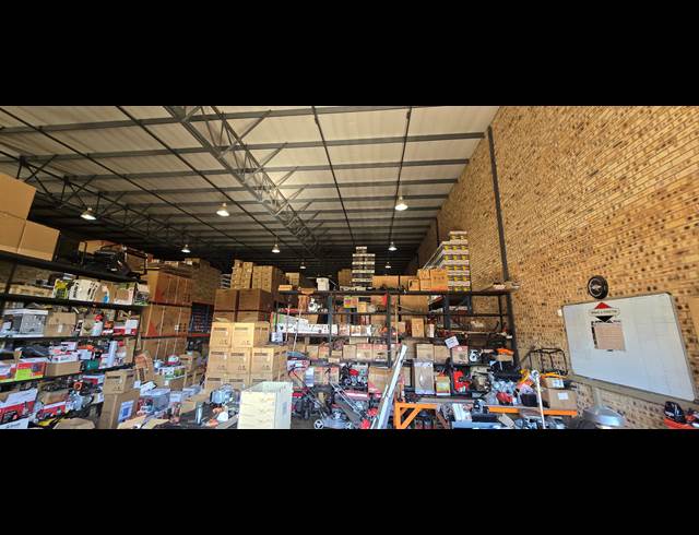 1,535M² WAREHOUSE TO LET IN LANSERIA