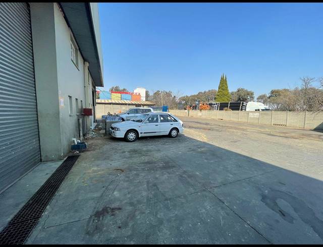300M² WAREHOUSE TO LET IN SEBENZA