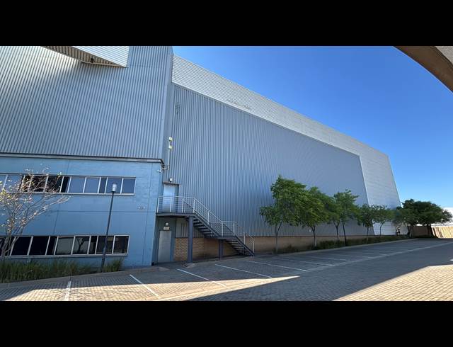 7,739M² WAREHOUSE TO LET IN ELANDSFONTEIN