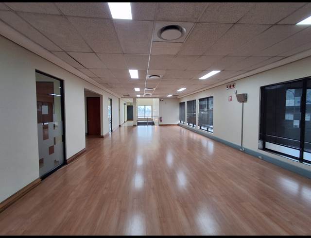 1,065M² OFFICE TO LET IN HERIOTDALE