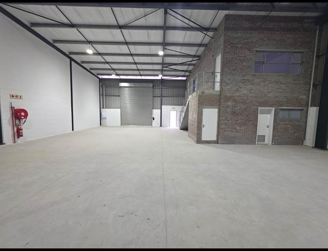 462M² WAREHOUSE TO LET IN FIRGROVE INDUSTRIAL ESTATE