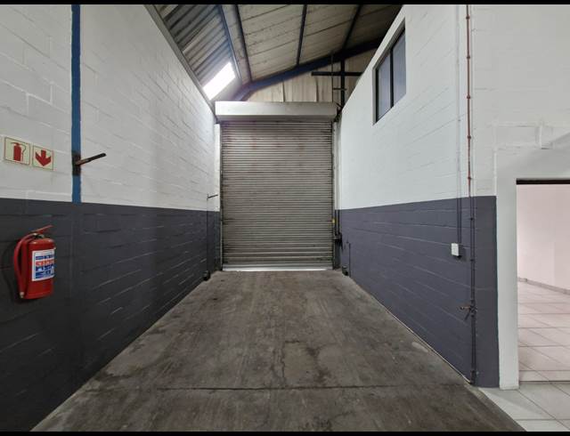 350M² WAREHOUSE TO LET IN STIKLAND INDUSTRIAL