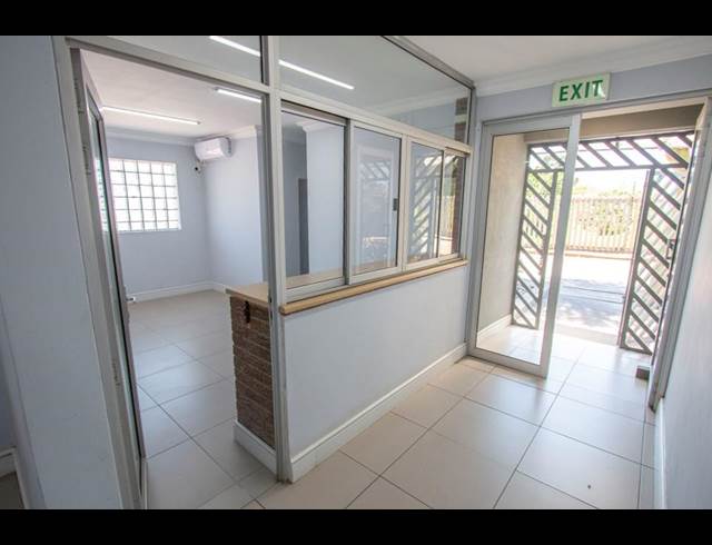 1,545M² WAREHOUSE TO LET IN HALFWAY HOUSE