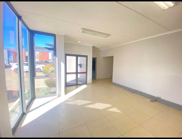 302M² WAREHOUSE TO LET IN STIKLAND INDUSTRIAL