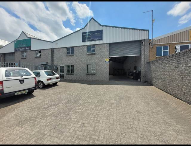 420M² WAREHOUSE TO LET IN STIKLAND INDUSTRIAL