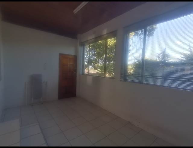 3 BEDROOM FREESTANDING RENTED IN FAIRVIEW