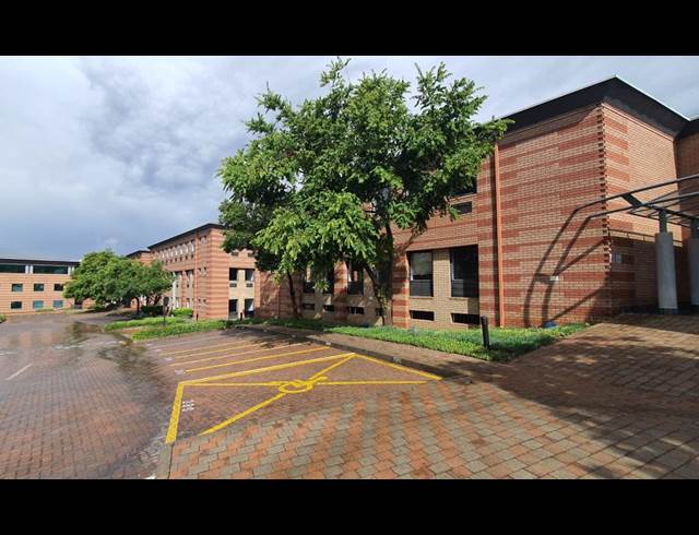 2,741M² OFFICE TO LET IN ELMA PARK