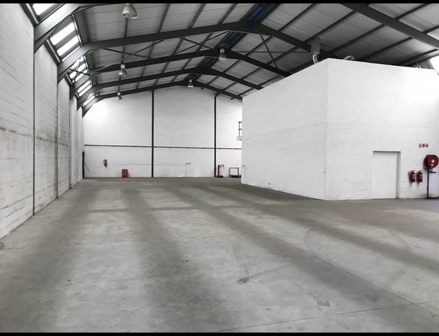 702M² WAREHOUSE RENTED IN EPPING INDUSTRIAL