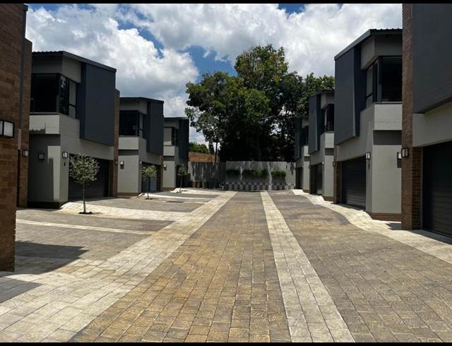 3 BEDROOM PROPERTY TO RENT IN MENLO PARK