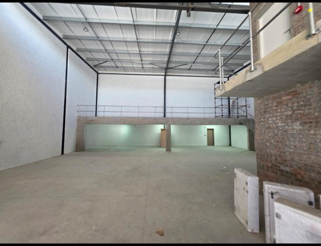 928M² WAREHOUSE TO LET IN FIRGROVE INDUSTRIAL ESTATE