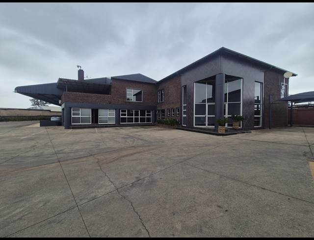 2,700M² WORKSHOP TO LET IN BRENTWOOD PARK