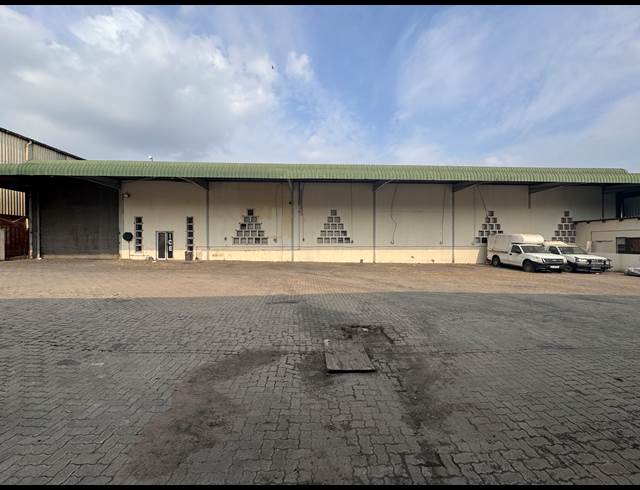 2,000M² WAREHOUSE TO LET IN PHOENIX INDUSTRIAL