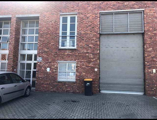 299M² WAREHOUSE TO LET IN STIKLAND INDUSTRIAL