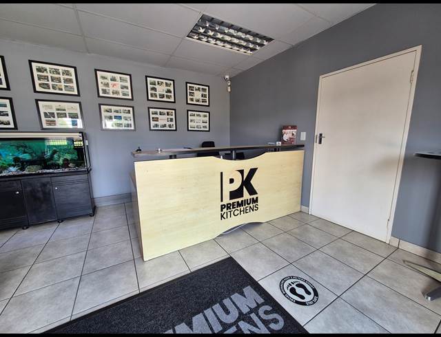 1,111M² WAREHOUSE TO LET IN AIRPORT PARK