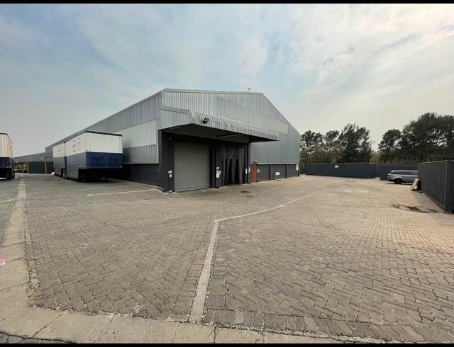 2,448M² WAREHOUSE TO LET IN GLEN AUSTIN AH