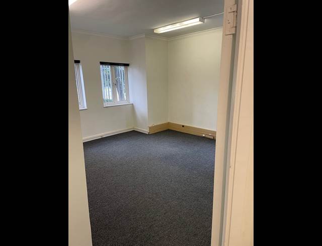 100M² OFFICE TO LET IN FORESHORE