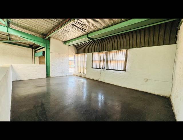 275M² WAREHOUSE TO LET IN STORMILL
