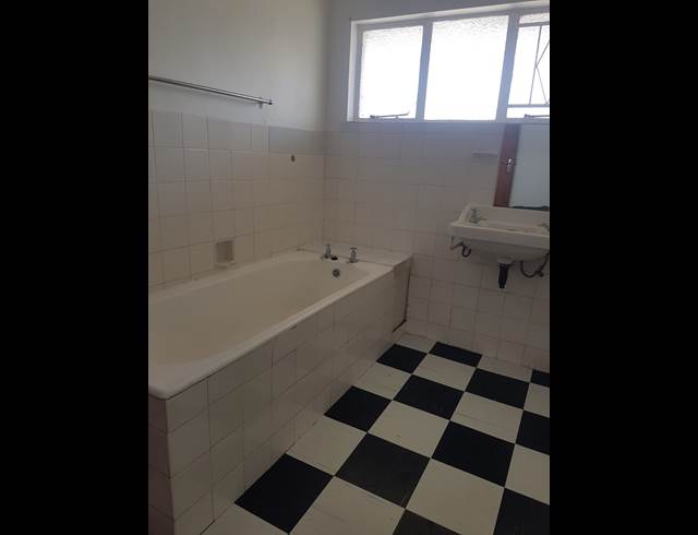 2 bed property to rent in LANGERUG