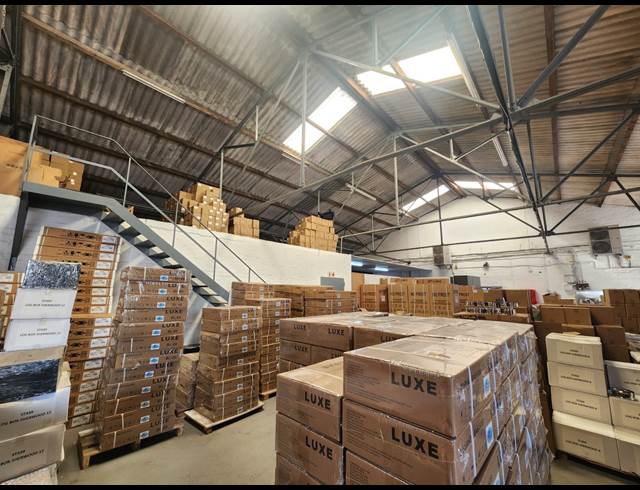 1,400M² WAREHOUSE TO LET IN PAARDEN EILAND