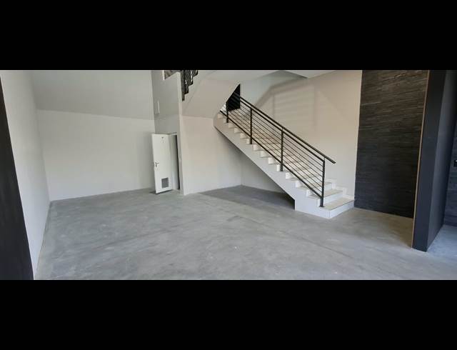 111M² BUILDING TO LET IN MOREHILL