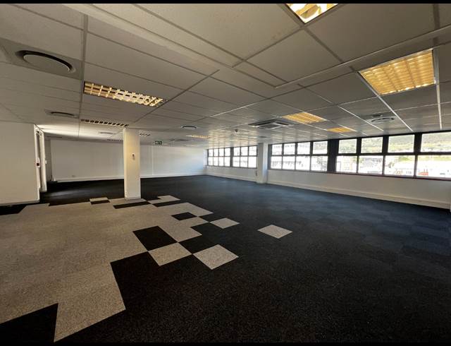 262M² OFFICE TO LET IN WOODSTOCK