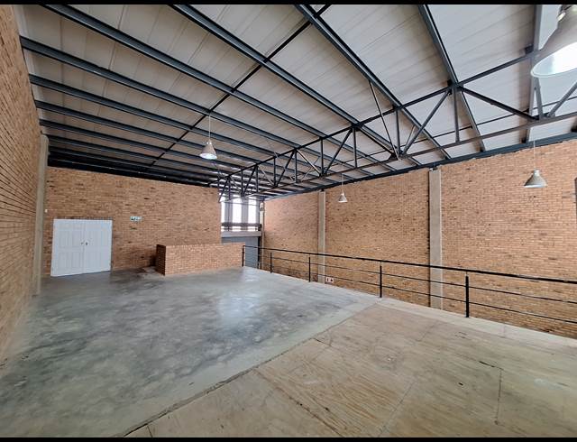 404M² WAREHOUSE TO LET IN LANSERIA