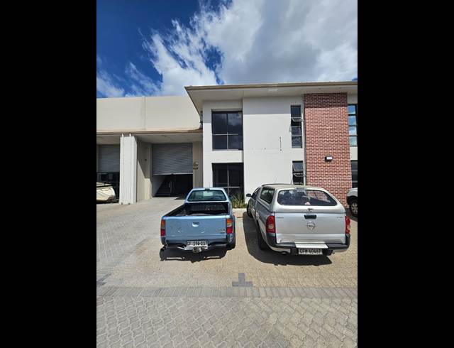 587M² WAREHOUSE TO LET IN STIKLAND INDUSTRIAL