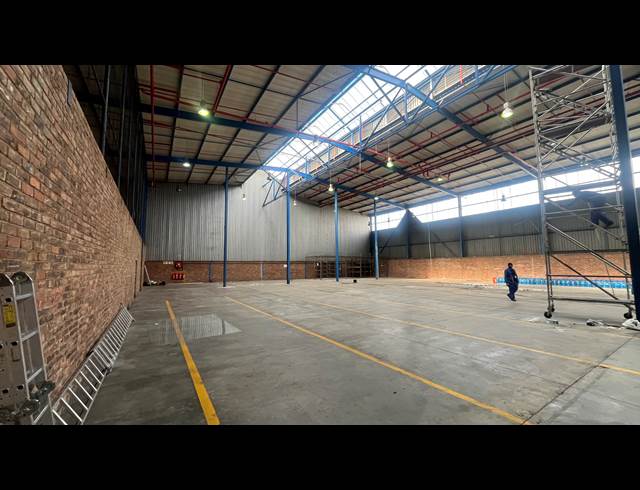 4,338M² WAREHOUSE TO LET IN SPARTAN