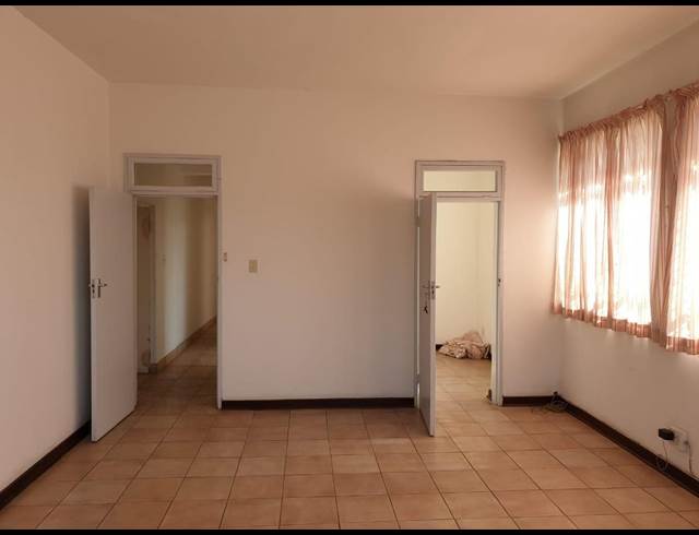 75M² OFFICE TO LET IN ELECTRON