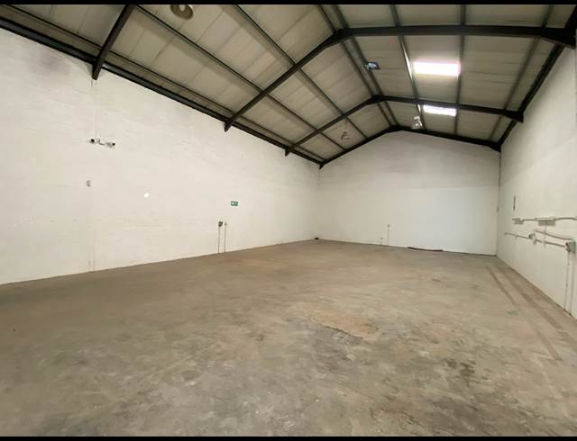 255M² WAREHOUSE TO LET IN STRAND INDUSTRIA