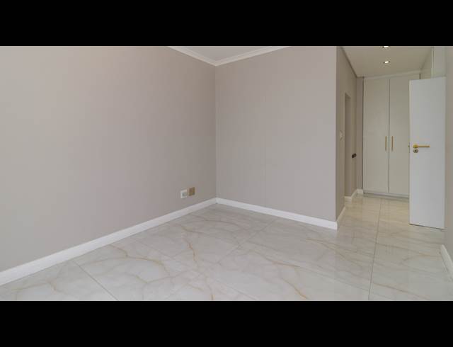 2 BEDROOM APARTMENT TO LET IN BEACHFRONT