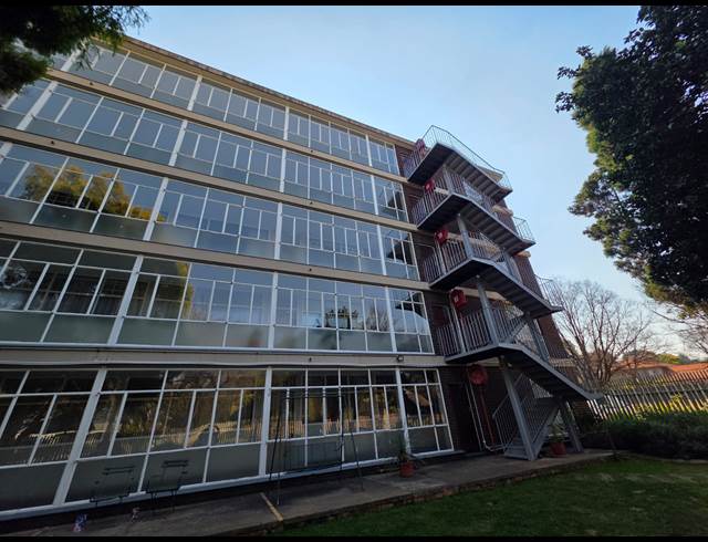 2 BEDROOM FLAT TO LET IN THREE RIVERS