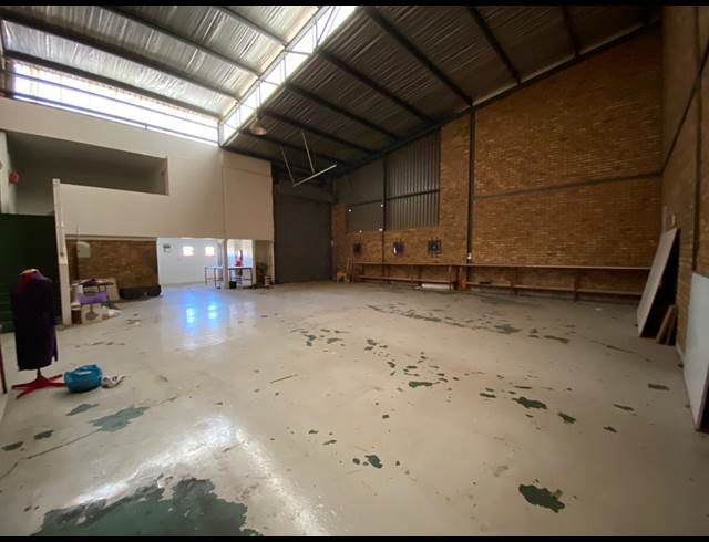 240M² WAREHOUSE TO LET IN DRIEHOEK