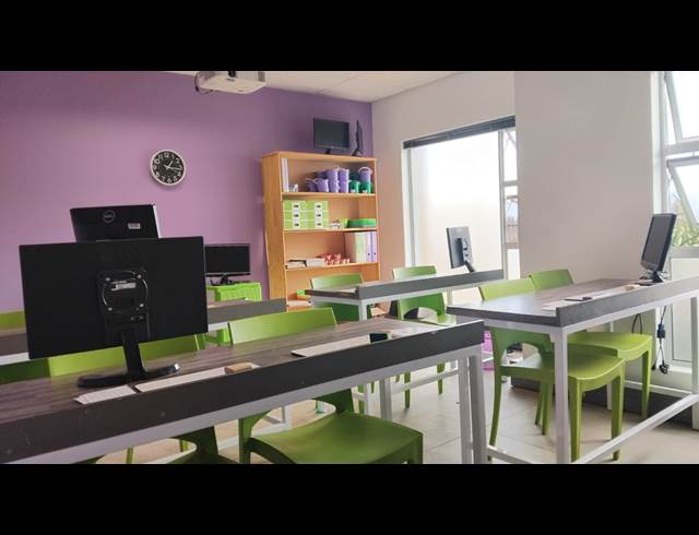 50M² OFFICE TO LET IN MELODIE