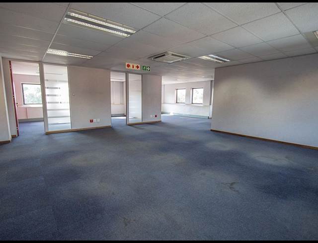 10,000M² OFFICE TO LET IN SANDOWN