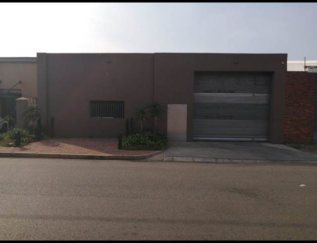 1,750M² WAREHOUSE RENTED IN ROBERTSHAM
