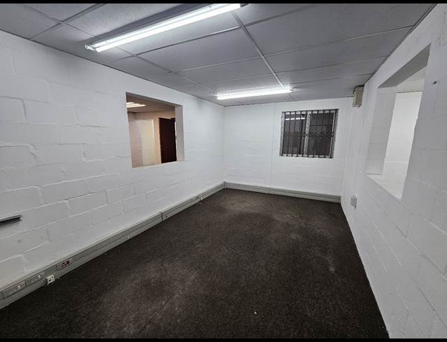 410.49M² WAREHOUSE TO LET IN EPPING INDUSTRIAL