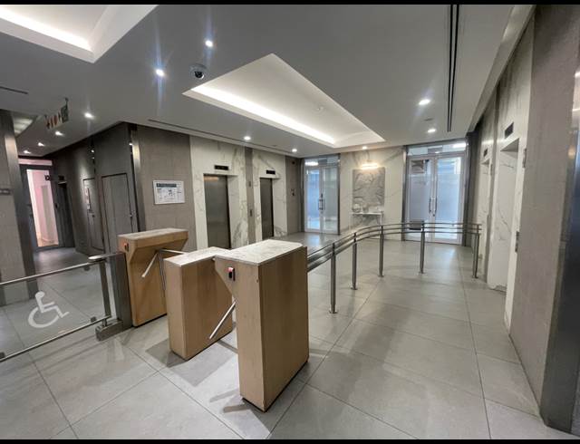 435M² OFFICE TO LET IN WATERFRONT