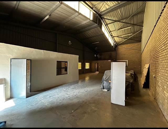 165M² WAREHOUSE TO LET IN LOMBARDY WEST