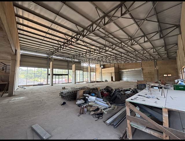 2,000M² WAREHOUSE TO LET IN PARK HILL