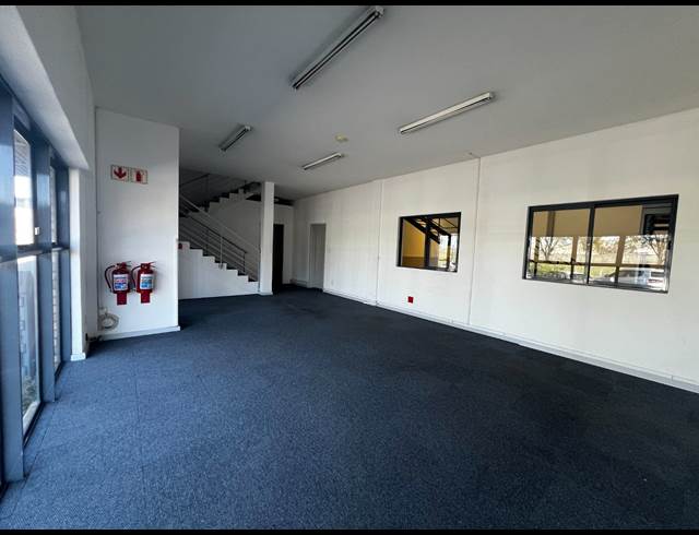 404M² WAREHOUSE TO LET IN AIRPORT INDUSTRIA